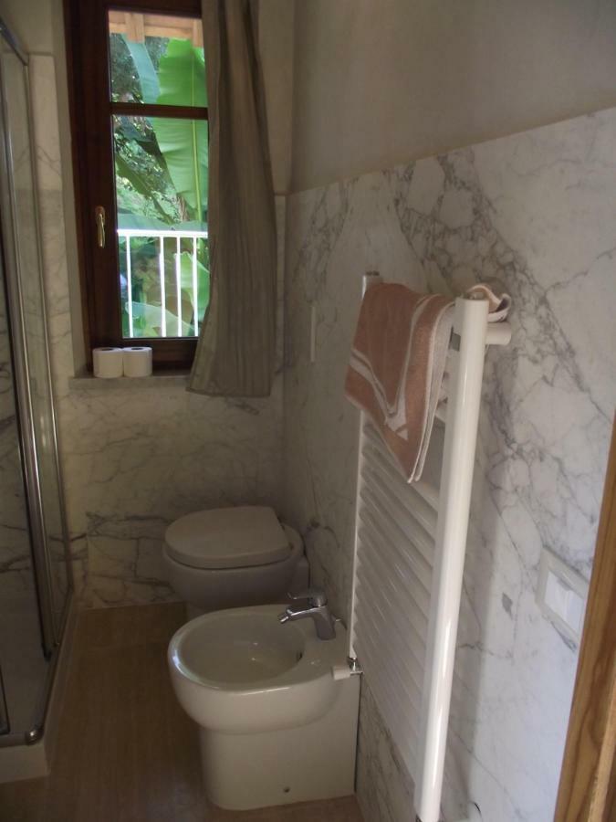 Casa Del Marmo Bed & Breakfast ปิเอตราซานตา ภายนอก รูปภาพ